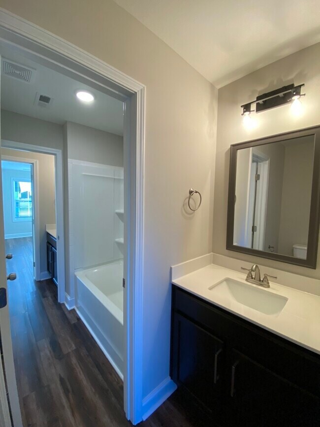 Building Photo - 1035 Glenkirk Dr