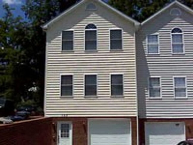 Primary Photo - 2 Bedroom 2.5 Bath Townhouse