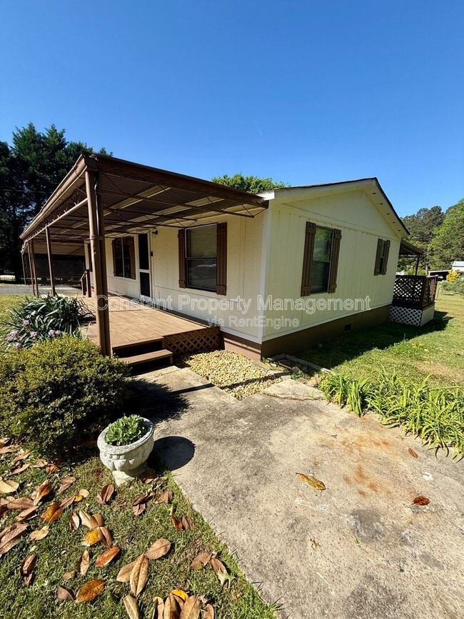 Building Photo - 491 Johnny Cut Rd