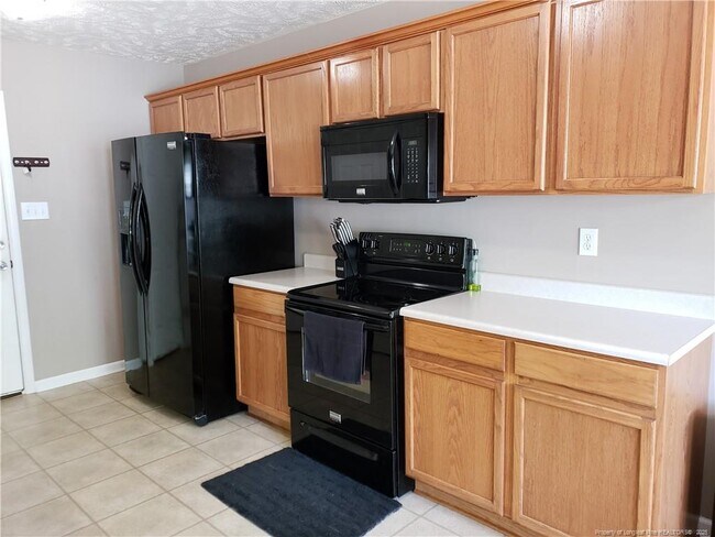 Building Photo - 115 Silverberry Ct