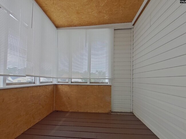 Building Photo - 105 Old Stone Rd