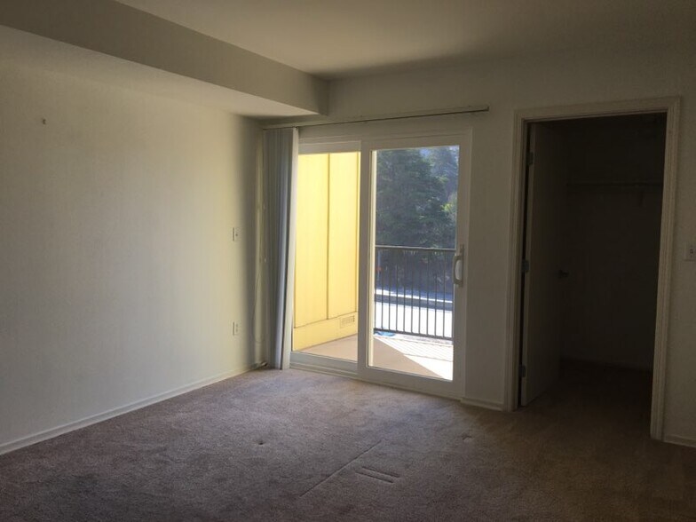 Spacious bedroom - 8300 Oceanview Ter