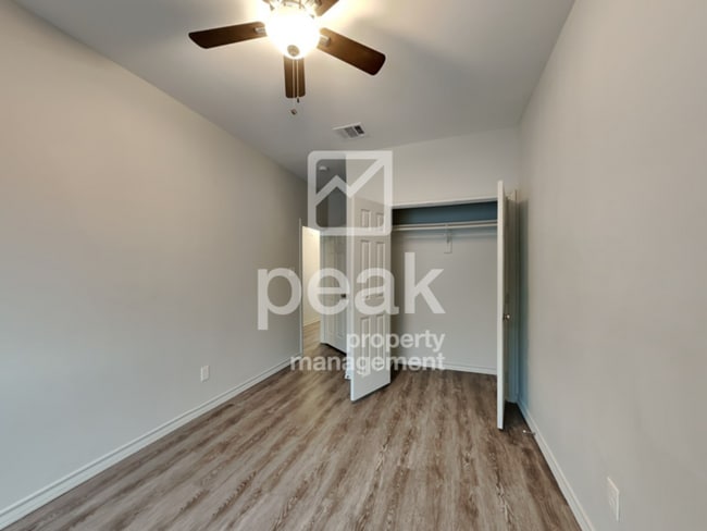 Building Photo - Fort Worth Duplex NOW LEASING for a July M...