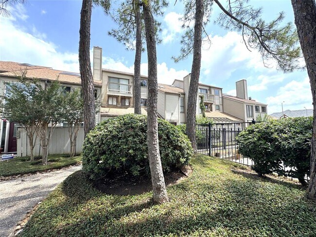 Building Photo - 1083 Country Pl Dr