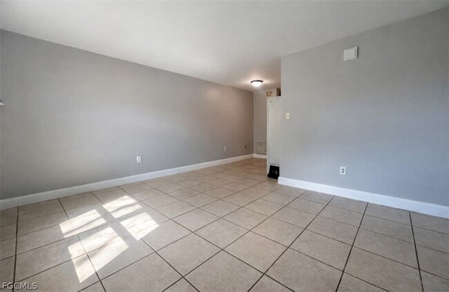 Building Photo - 919 Freemont St