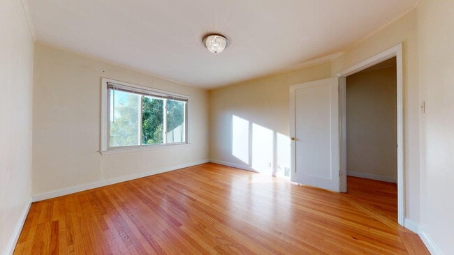 Building Photo - Flexible 4BD/3BA Home w/ Bonus Private Suite – Steps to Taraval Shops