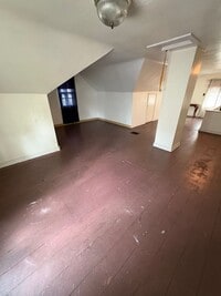 Building Photo - 3 Bedroom Single Family Home
