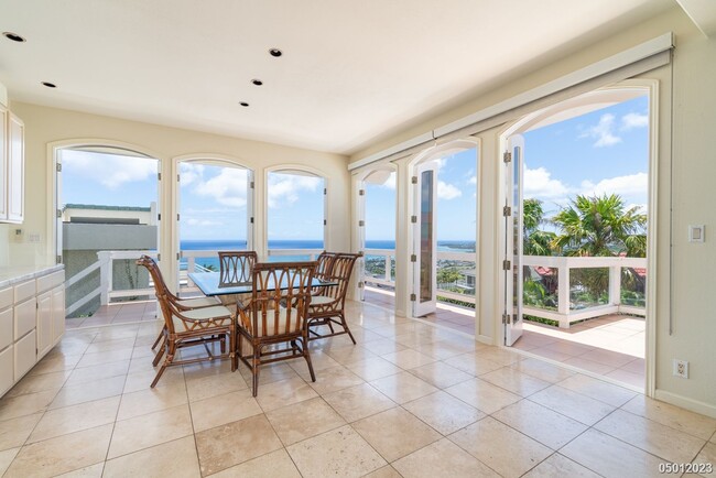 Building Photo - PARTIALLY FURNISHED 3BR 3.5BA in HAWAII LO...