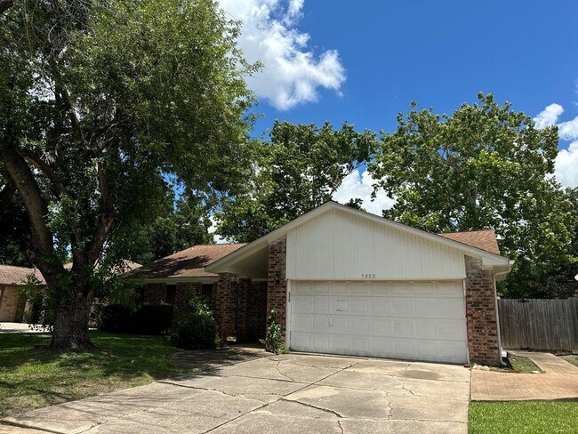 Building Photo - 5222 Valleyview Dr