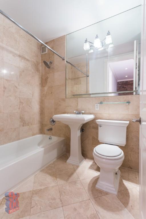 Building Photo - 47 1/2 E 1st Street (2nd & 1st Ave), #1R