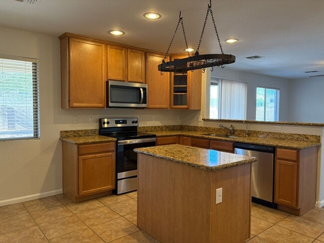 Building Photo - Beautiful 3 Bedroom Home in Camelback Ranch