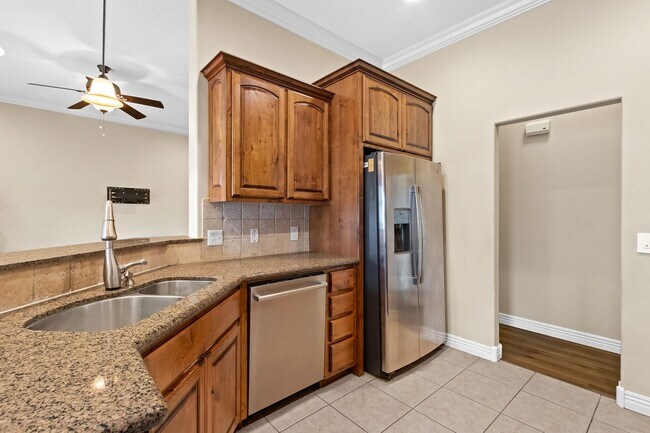 Building Photo - Wonderful home centrally located in Centerton with SOLAR - cut your electric bill down tremendously!