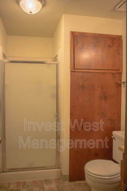 Building Photo - 410 NE 105th St