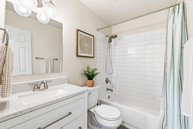 Building Photo - 765 Elkwood Ave