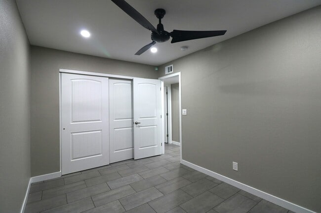 Building Photo - 1 N Naco Way