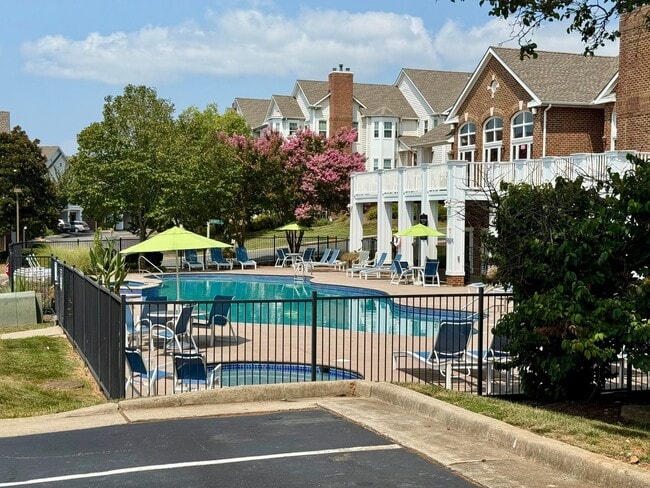 Building Photo - 810 Beverley Dr