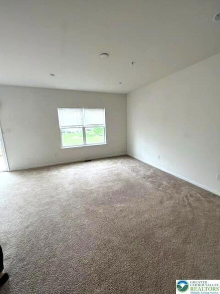 Building Photo - 974 King Way