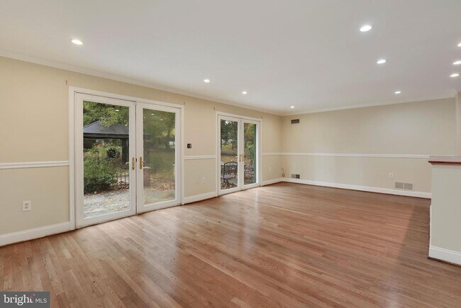 Building Photo - 7320 Bradley Blvd