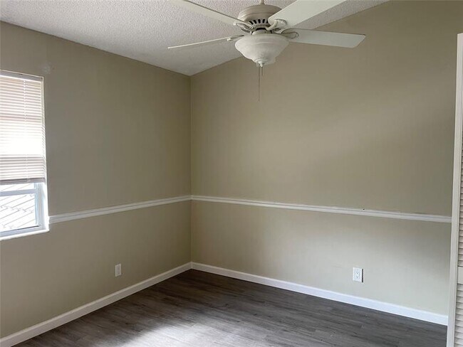 Building Photo - 9162 Vineyard Lake Dr