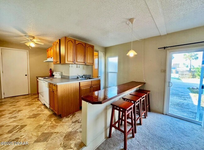 Building Photo - 1104 Jacaranda Ave