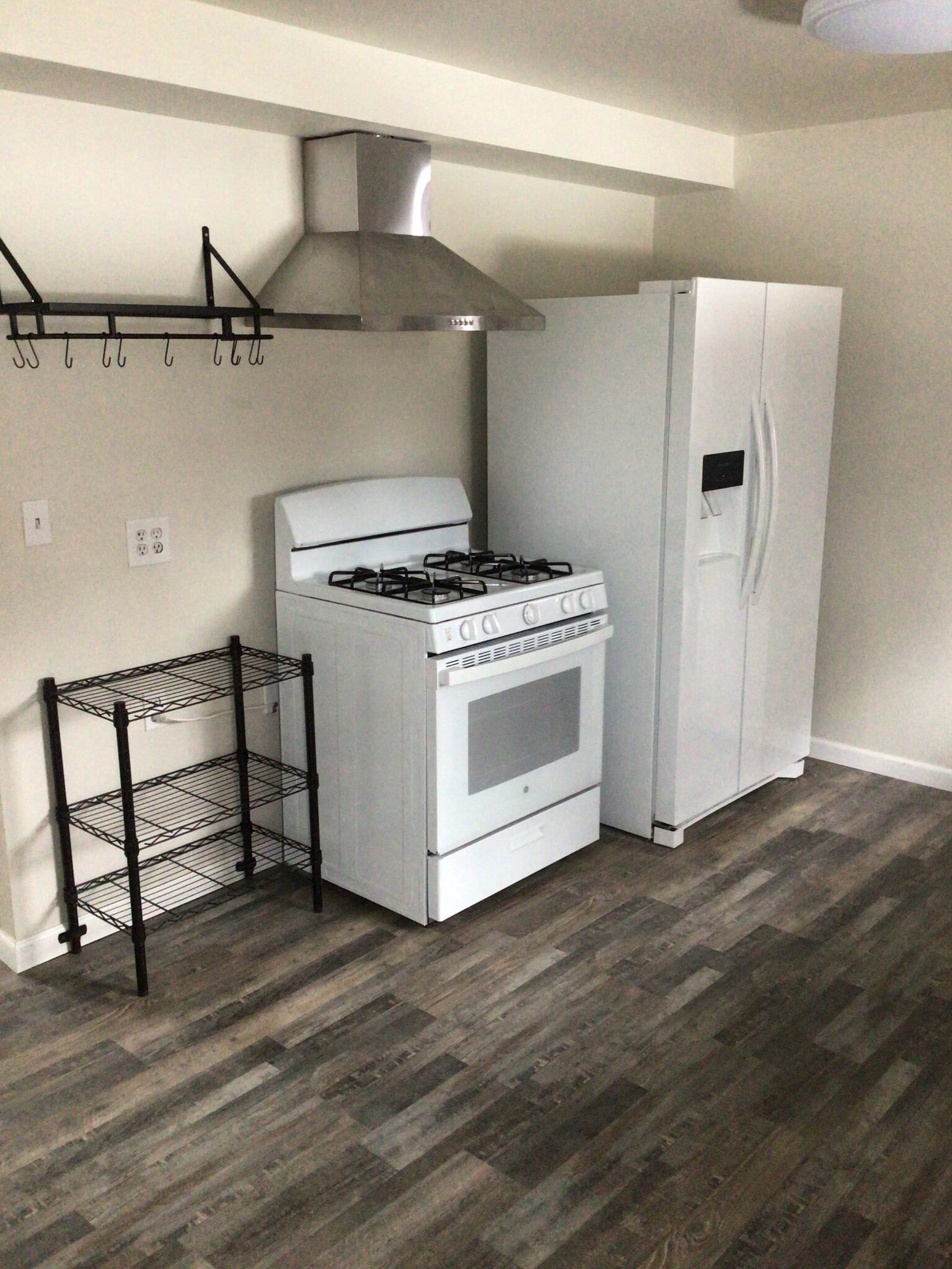 Building Photo - 1320 Summers Ln