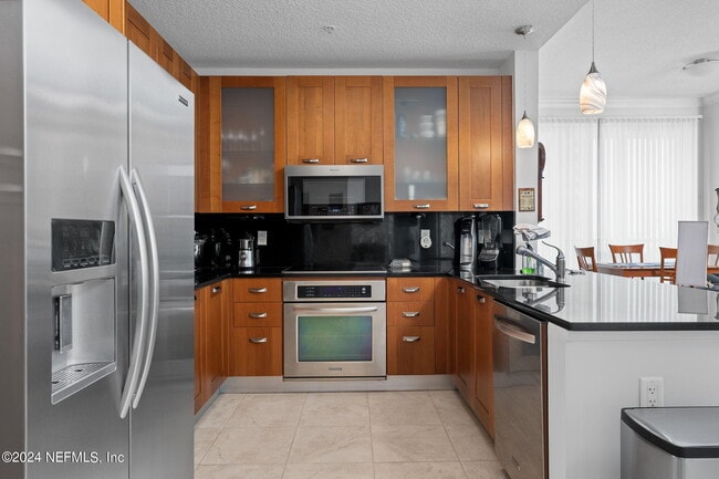 Building Photo - 1431 Riverplace Blvd