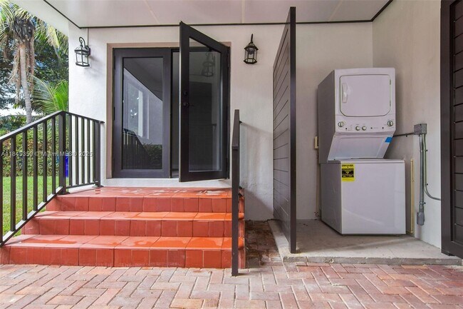 Building Photo - 1134 SW 12th Ct