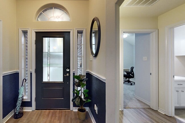 Building Photo - 3 bedroom, 2 bathroom home in the Castlega...