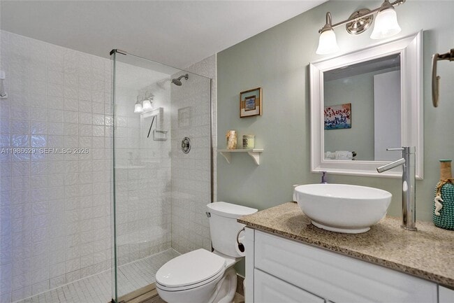 Building Photo - 400 N Riverside Dr