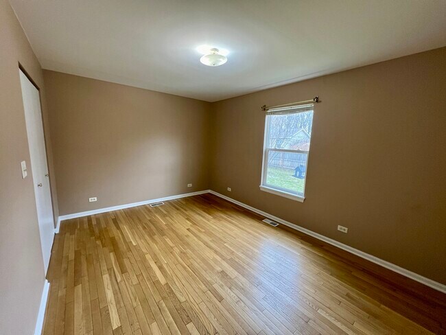Building Photo - 2610 S Elmkirk Park
