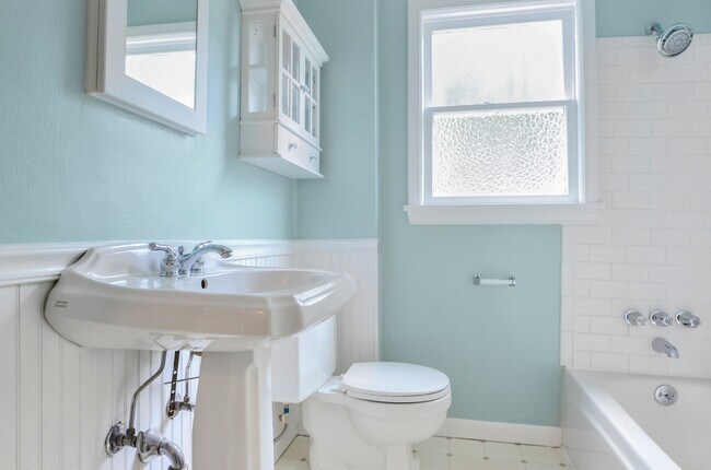 Building Photo - Classic single story house with furnished basement. Near Interurban trails and Jackson Golf course.