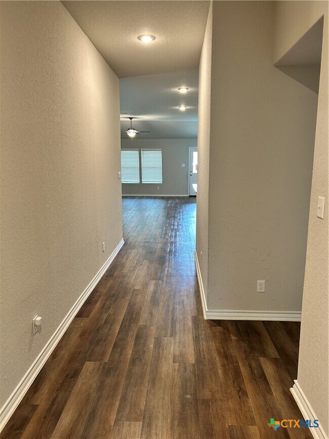 Building Photo - 724 Stonemanor