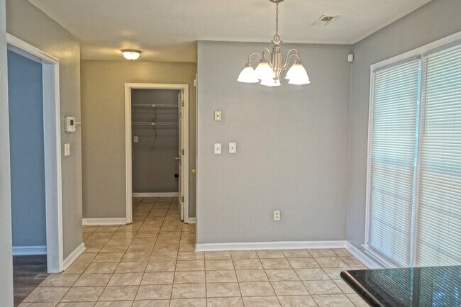 Building Photo - 111 Scarlet Oak Cir
