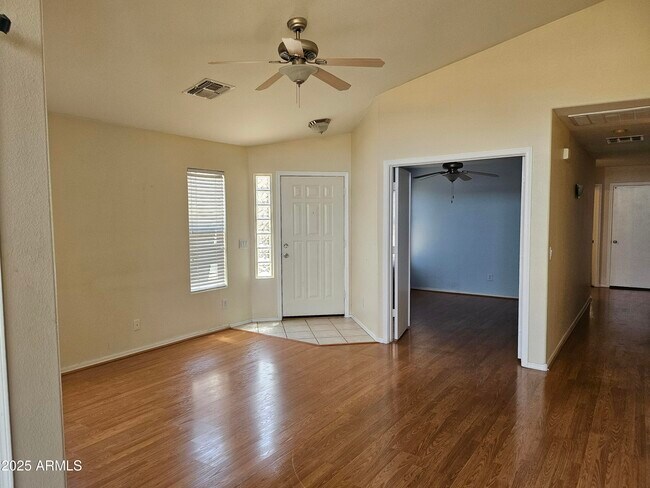 Building Photo - 2099 S Peppertree Dr