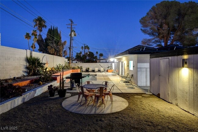 Building Photo - 1558 Aztec Way