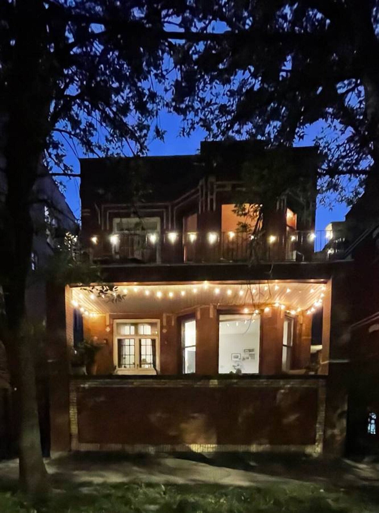 Building Photo - 906 N Oakley Blvd