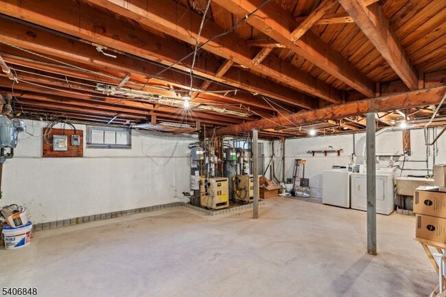 Building Photo - 12 Stanchak Ct