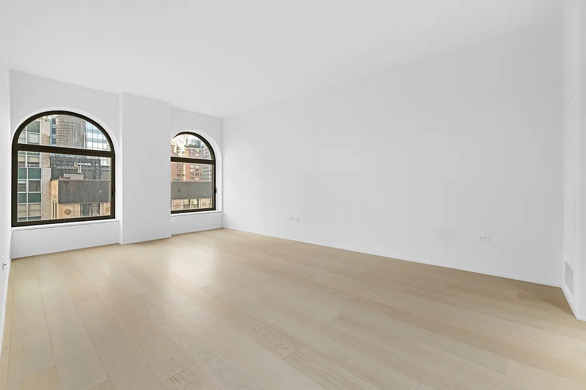 Building Photo - 130 William St