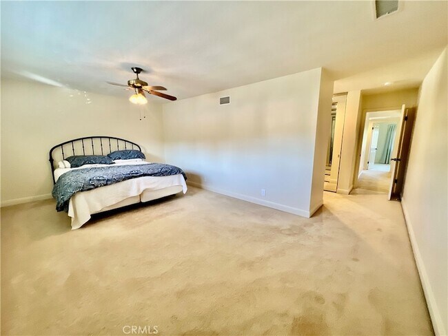 Building Photo - 24822 Via San Fernando