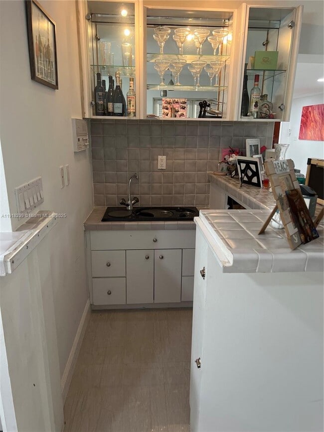 Building Photo - 6284 SW 26th St