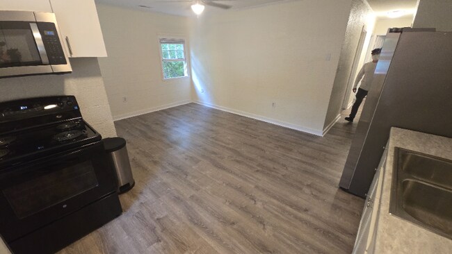 Building Photo - 155 Glenhaven Ave