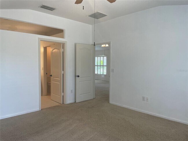 Building Photo - 6117 Gentle Ben Cir
