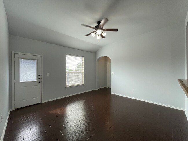 Building Photo - Single story townhome for rent