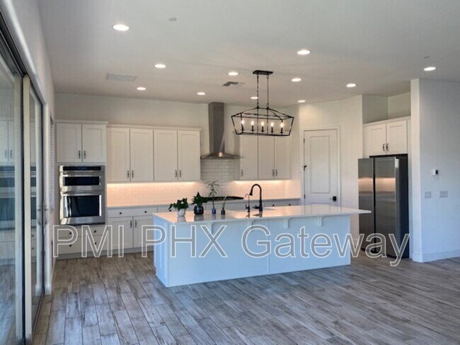 Building Photo - 2353 E Athena Ave