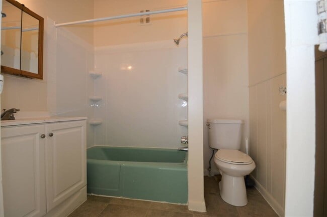 Building Photo - 3 Pine Terrace Rd