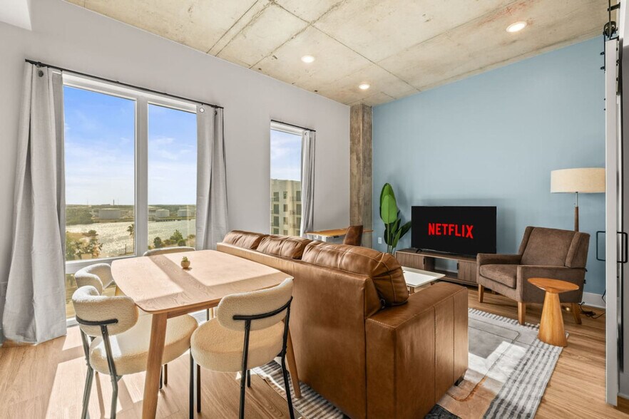 Building Photo - 605 N 12th St