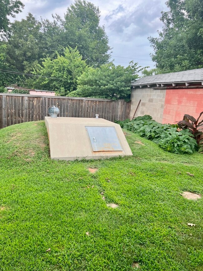 Building Photo - 317 Truman Pl