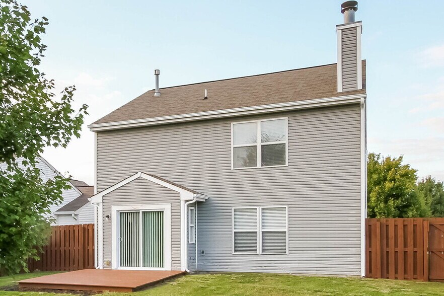 Building Photo - 8047 Twin River Dr