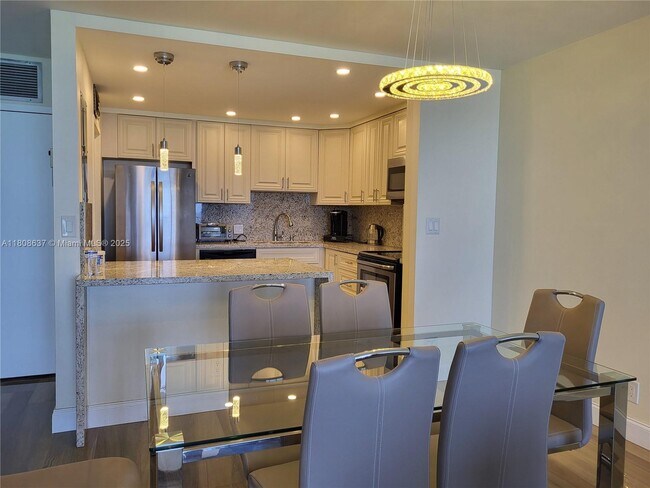 Building Photo - 2101 S Ocean Dr