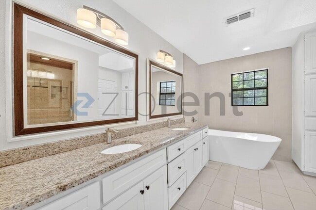 Building Photo - 3901 High Rd